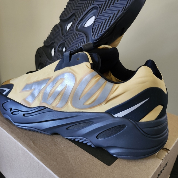Adidas Yeezy 700 " Honeydew " MNVN Shoes - Picture 5 of 11